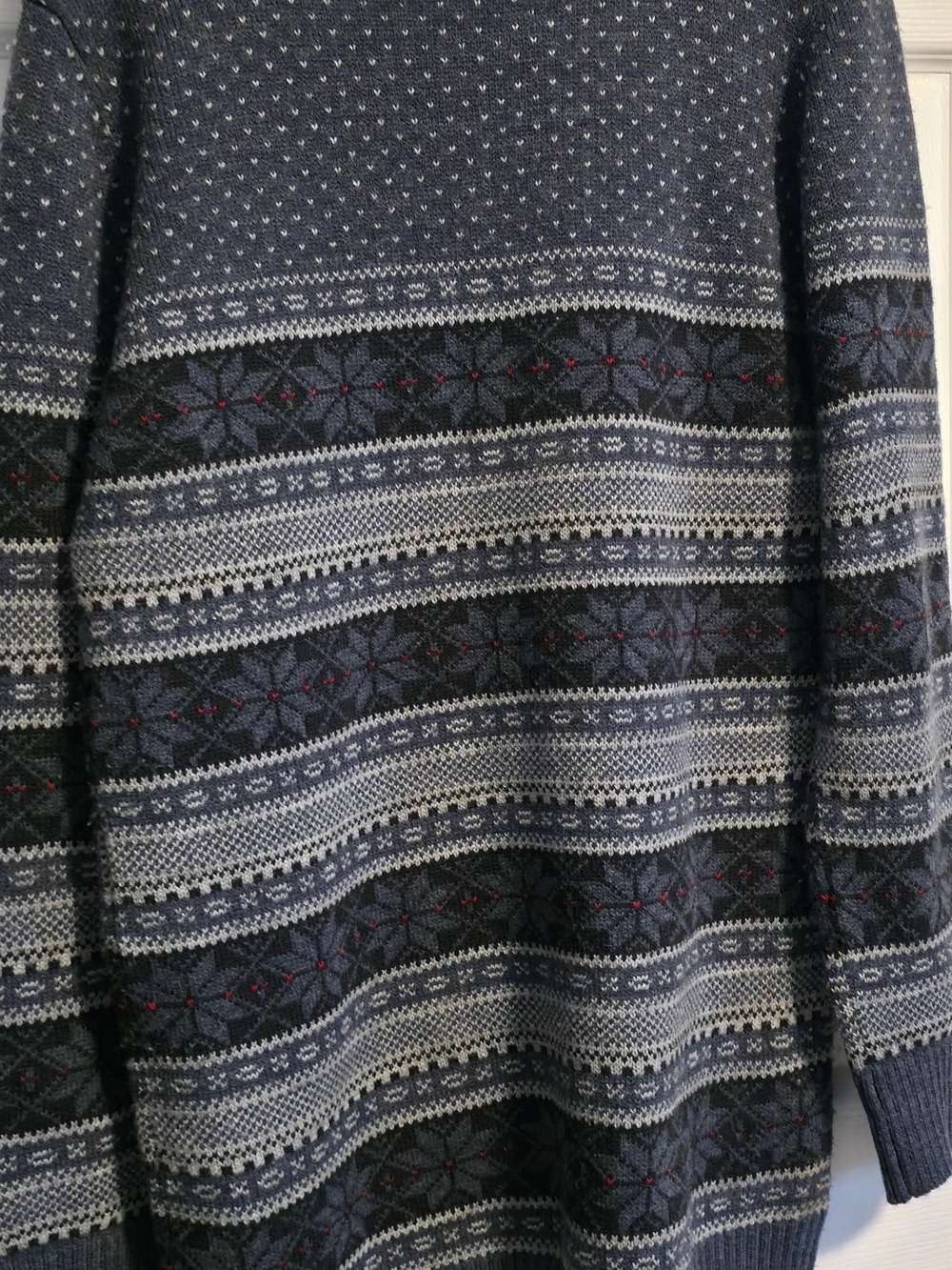 4/$67 Deal! Cozy Jules & James Crewneck Sweater in Navy and Gray - Picture 5 of 8